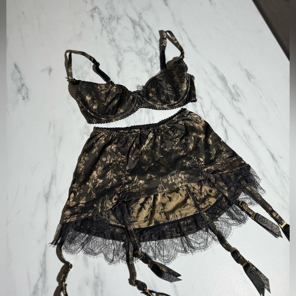 Agent Provocateur Leoni Black Gold Roll-on Suspender - Picture 9 of 16